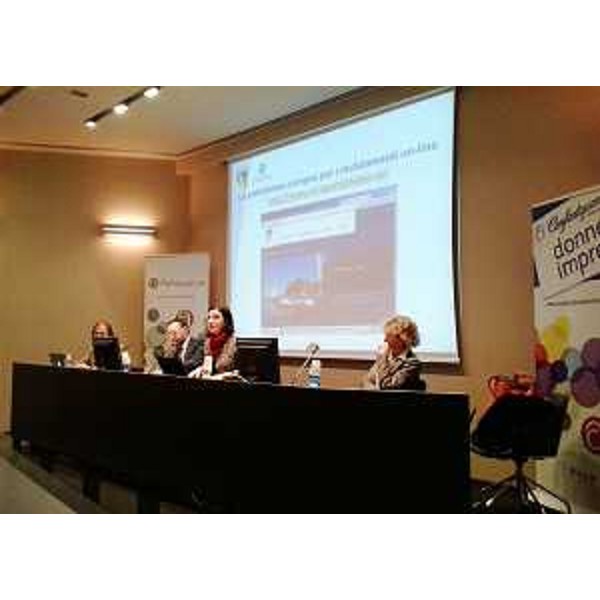 Il convegno "Il futuro del lavoro nell'area Euradria: nuove professionalità, prospettive di sviluppo e opportunità per le imprese", organizzato da Confartigianato FVG e dal Comune di Trieste nel quadro del Progetto transfrontaliero Euradria 2015 di cui la Regione FVG (Area Agenzia Regionale Lavoro) è capofila, nella Sala Tessitori del Consiglio Regionale - Trieste 10/12/2015