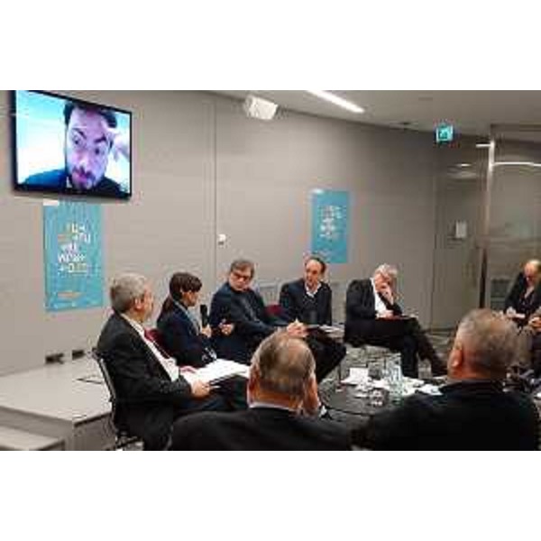 Furio Honsell (Sindaco Udine), Debora Serracchiani (Presidente Regione Friuli Venezia Giulia), Giovanni Da Pozzo (Presidente CCIAA Udine), Renato Quaglia (Direttore Future Forum) e Alberto Felice De Toni (Rettore Università Udine) alla presentazione della terza edizione di Future Forum "5.0 Scenari di ricostruzione economica" (Udine 1-5 febbraio 2016), nella Sala del Consiglio della Camera di Commercio - Udine 08/01/2016