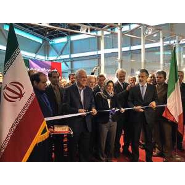 Hossein Esfahbodi (Viceministro Industria, Miniere e commercio e presidente Ente Fiere Internazionali Iran), Debora Serracchiani (Presidente Regione Friuli Venezia Giulia) e Mauro Conciatori (Ambasciatore d'Italia a Teheran) all'inaugurazione della fiera "Contract Made in Italy" - Teheran 10/01/2016