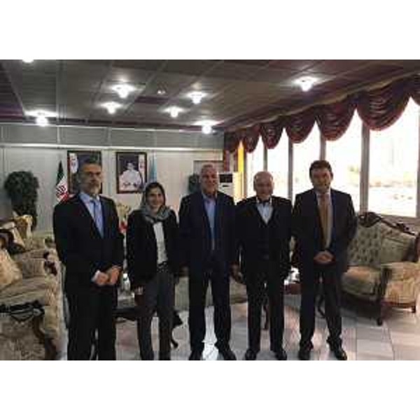 Mauro Conciatori (Ambasciatore d'Italia a Teheran), Debora Serracchiani (Presidente Regione Friuli Venezia Giulia), Hossein Esfahbodi (Viceministro Industria, Miniere e commercio e presidente Ente Fiere Internazionali Iran), Fotouhi Firoozabadi (Rettore Politecnico Sharif di Teheran) e Agostino Maio (Capo di Gabinetto Regione FVG) - Teheran 10/01/2016 (Foto Min. Esteri it.)