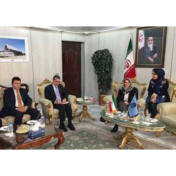 Agostino Maio (Capo di Gabinetto Regione FVG), Mauro Conciatori (Ambasciatore d'Italia a Teheran) e Debora Serracchiani (Presidente Regione Friuli Venezia Giulia) - Teheran 10/01/2016 (Foto Min. Esteri it.)