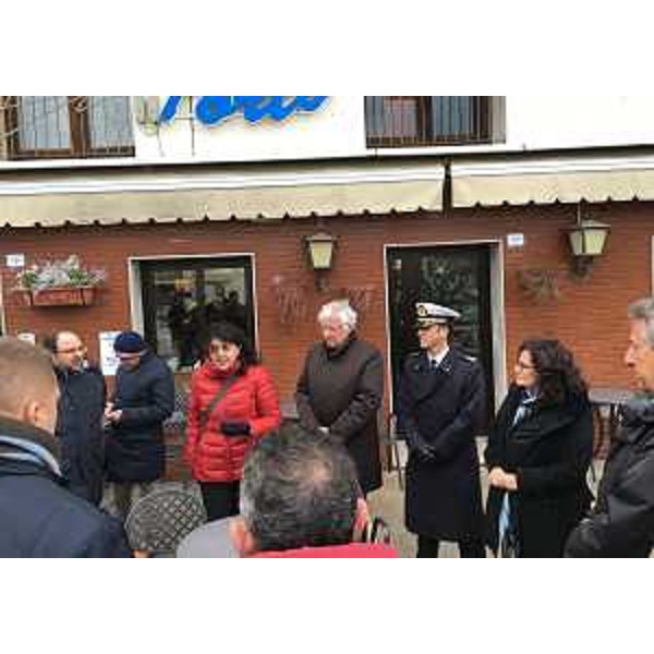 Mariagrazia Santoro (Assessore regionale Infrastrutture) e Claudio Kowatsch (Commissario straordinario Comune Grado) alla cerimonia di consegna dei lavori di dragaggio dei canali di accesso al porto di Grado e al porto Casoni di Lignano - Mandracchio di Grado 11/01/2016