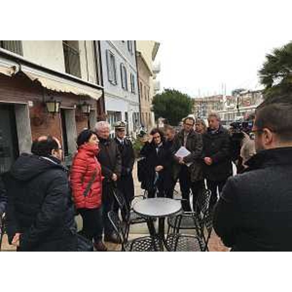 Mariagrazia Santoro (Assessore regionale Infrastrutture) e Claudio Kowatsch (Commissario straordinario Comune Grado) alla cerimonia di consegna dei lavori di dragaggio dei canali di accesso al porto di Grado e al porto Casoni di Lignano - Mandracchio di Grado 11/01/2016