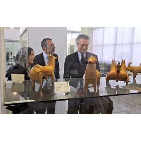 Debora Serracchiani (Presidente Regione Friuli Venezia Giulia), Mauro Conciatori (Ambasciatore d'Italia a Teheran) e Antonio Zanardi Landi (Presidente Fondazione Aquileia) al Museo nazionale dell'Iran - Teheran 11/01/2016
