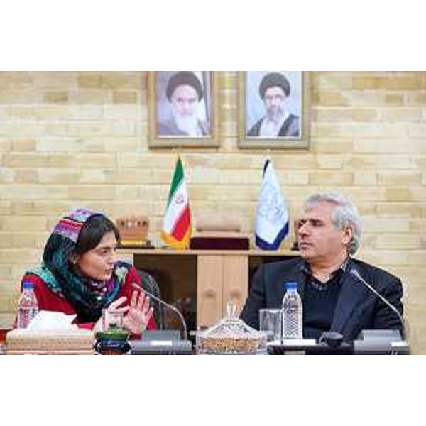 Debora Serracchiani (Presidente Regione Friuli Venezia Giulia) e Mohammad Hassan Talebian (Vicepresidente Organizzazione iraniana Patrimonio culturale e Turismo / ICHHTO) al Tavolo dell'accordo per portare ad Aquileia reperti archeologici del Museo nazionale dell'Iran - Teheran 11/01/2016
