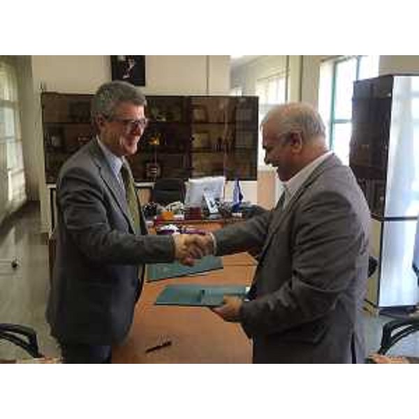 Mauro Giacca (Direttore generale International Centre for Genetic Engineering and Biotechnology / ICGEB Trieste) e Mohammad Reza Zamani (Direttore generale National Institute for Genetic Engineering and Biotechnology / NIGEB Teheran) - Teheran 12/01/2016 (Foto ICGEB Trieste)