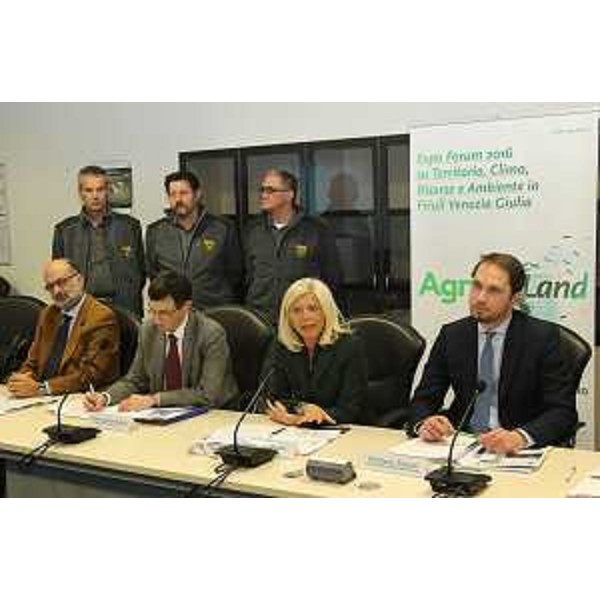 Paolo Stefanelli (Direttore ERSA), Lorenzo Kasperkovitz (Vicedirettore Federazione BCC FVG), Luisa De Marco (Presidente Udine e Gorizia Fiere S.p.A.) e Cristiano Shaurli (Assessore regionale Risorse agricole e forestali) alla conferenza stampa di presentazione di AgriestLand 2016 e del Programma di Sviluppo Rurale (PSR) 2014-2020 del FVG - Udine 14/01/2016 (PhotoLife Udine)