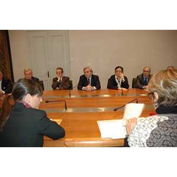 Debora Serracchiani (Presidente Regione Friuli Venezia Giulia) e Maria Sandra Telesca (Assessore regionale Salute) al Tavolo dell'incontro con i primari di Pediatria e di Ostetricia e Ginecologia della regione - Trieste 15/01/2016