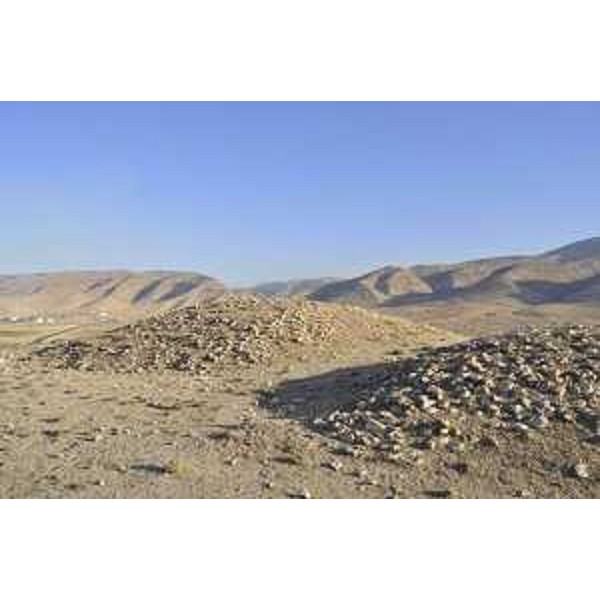 Tumuli funerari - Kurdistan Iracheno - estate 2015 (Foto UniUd)