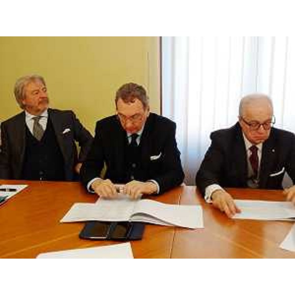 Antonio Paoletti (Presidente CCIAA Trieste), Sergio Bolzonello (Vicepresidente Regione FVG e assessore Attività produttive) e Alberto Marchiori (Presidente Confcommercio FVG) alla presentazione della ricerca "Imprese Friuli Venezia Giulia - Gennaio 2016 / Osservatorio andamento Imprese FVG" - Trieste 21/01/2016 (Foto Marco Ballico)
