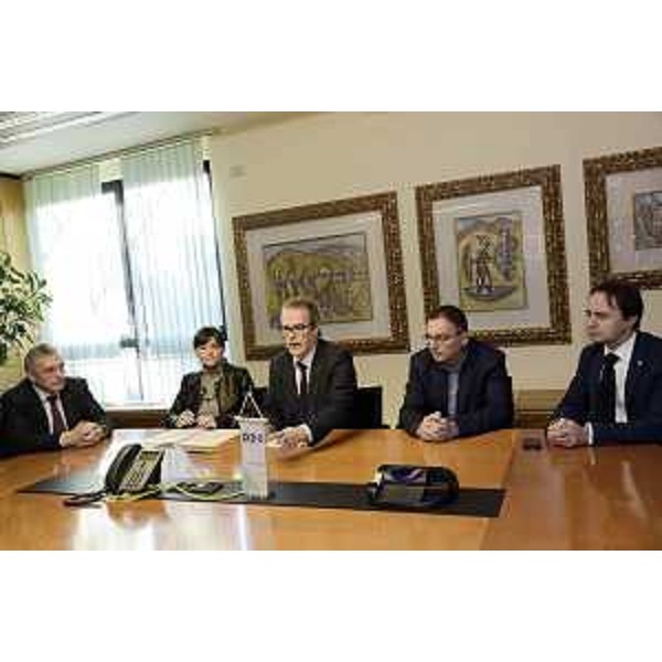 Giuseppe Graffi Brunoro (Presidente Federazione BCC FVG), Debora Serracchiani (Presidente Regione Friuli Venezia Giulia), Adriano Kovačič (Presidente Consiglio Amministrazione BCC Carso / ZKB), Stefano Ukmar e Igor Gabrovec (Consiglieri regionali) - Opicina (TS) 21/01/2016