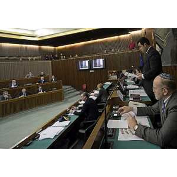 Celebrazione della Giornata della Memoria [27 gennaio] nell'Aula del Consiglio regionale del Friuli Venezia Giulia, con Franco Iacop (Presidente), Alessandro Salonichio (Presidente Comunità ebraica Trieste), Sergio Bolzonello (Vicepresidente Regione FVG) e Maria Sandra Telesca (Assessore regionale Salute) - Trieste 26/01/2016