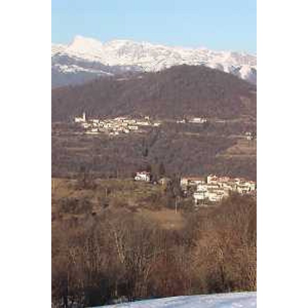 Le Valli del Natisone viste da Tribil, Frazione di Stregna (Udine), e il Monte Nero sullo sfondo. Foto: Archivio del Corpo forestale regionale - Marco Pradella