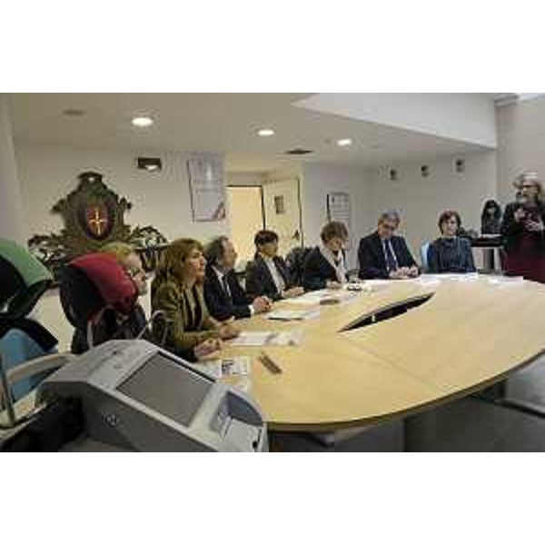 Antonella Grim (Assessore Università e Ricerca Comune Trieste), Nicola Delli Quadri (Commissario straordinario Azienda Ospedaliero-Universitaria "Ospedali Riuniti" Trieste e Azienda Assistenza Sanitaria n. 1 "Triestina"), Debora Serracchiani (Presidente Regione Friuli Venezia Giulia) e Maria Sandra Telesca (Assessore regionale Salute) alla presentazione dello studio sull'applicazione dello Scalp Cooling, presso il Polo Tecnologico dell'Ospedale Maggiore - Trieste 28/01/2016