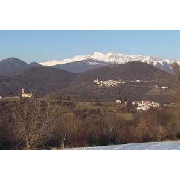 Le Valli del Natisone viste da Tribil, Frazione di Stregna (Udine), e il Monte Nero sullo sfondo. Foto: Archivio del Corpo forestale regionale - Marco Pradella