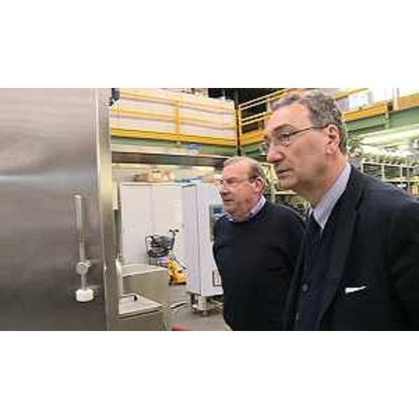 Giovanni Battista Colussi (Presidente Colussi Ermes S.r.l.) e Sergio Bolzonello (Vicepresidente Regione FVG e assessore Attività produttive) durante la visita allo stabilimento della Colussi Ermes - Casarsa della Delizia 28/01/2016