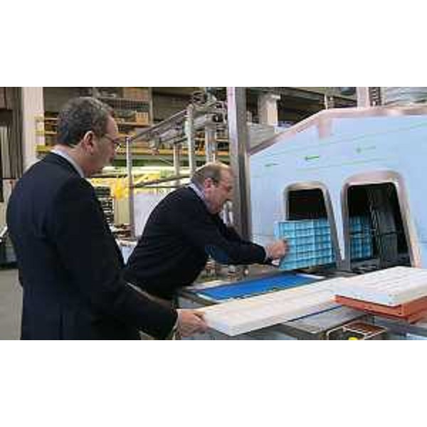 Sergio Bolzonello (Vicepresidente Regione FVG e assessore Attività produttive) e Giovanni Battista Colussi (Presidente Colussi Ermes S.r.l.) durante la visita allo stabilimento della Colussi Ermes - Casarsa della Delizia 28/01/2016