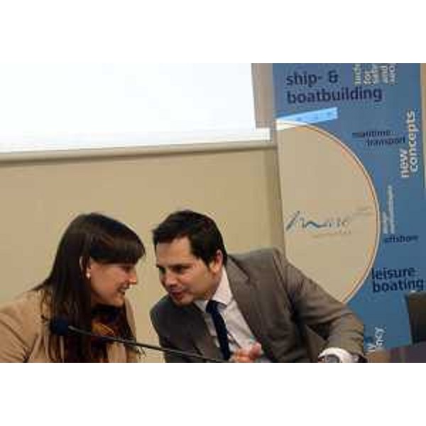 Debora Serracchiani (Presidente Regione Friuli Venezia Giulia) e Tomislav Uroda (Presidente MarC) alla presentazione di attività e programmi del Mare Technology Cluster FVG (Mare TC FVG) e firma dell'accordo di partnership con il Cluster marittimo croato (MarC) - Trieste 29/01/2016