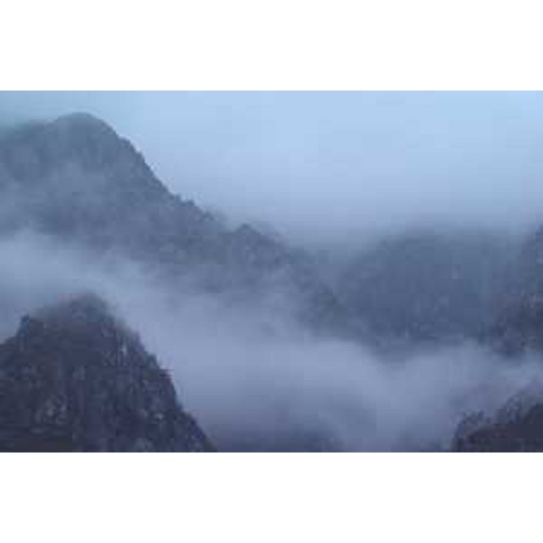 I Monti Musi nelle nebbie, visti dalla Val Torre (la Valle più piovosa d'Italia). Foto: Archivio del Corpo forestale regionale - Marco Pradella