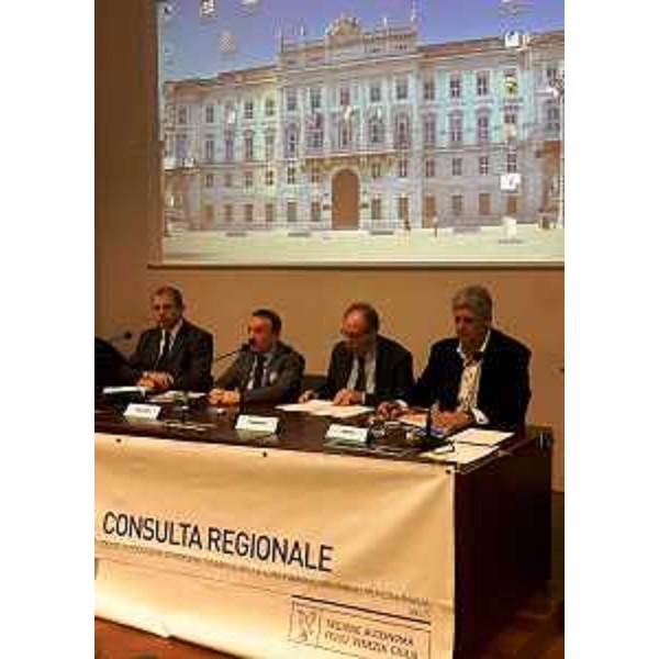Vincenzo Zoccano (Presidente Consulta regionale Associazioni persone disabili e loro famiglie del FVG) e Gianni Torrenti (Assessore regionale Cultura e Sport) al convegno "Sport e disabilità" - Trieste 30/01/2016