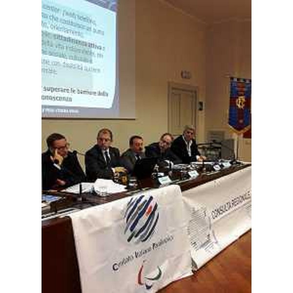 Vincenzo Zoccano (Presidente Consulta regionale Associazioni persone disabili e loro famiglie del FVG) e Gianni Torrenti (Assessore regionale Cultura e Sport) al convegno "Sport e disabilità" - Trieste 30/01/2016