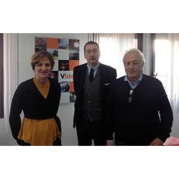 Paola Montanari (Amministratore delegato Videe), Sergio Bolzonello (Vicepresidente Regione FVG e assessore Attività produttive) e (Presidente Videe) alla Videe S.p.A. - Pordenone 30/01/2016