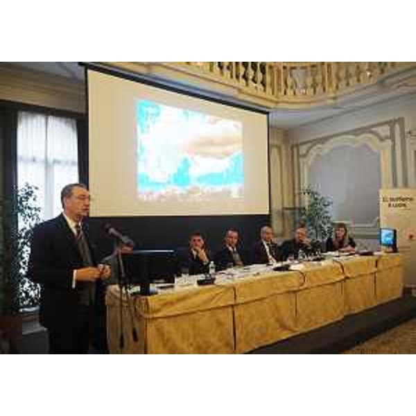 Sergio Bolzonello (Vicepresidente Regione FVG e assessore Attività produttive) alla presentazione del manuale "Noi e l'Ambiente. Supporto didattico di comportamenti eco-compatibili per i lavoratori" - Pordenone 30/01/2016