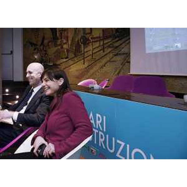 Stefano Sacchi (Università La Statale Milano) e Debora Serracchiani (Presidente Regione Friuli Venezia Giulia) alla tavola rotonda "Cosa si può fare per cambiare direzione nel nostro Paese? Soluzioni ortodosse ed eterodosse", nella seconda giornata del Future Forum della CCIAA - Udine 02/02/2016