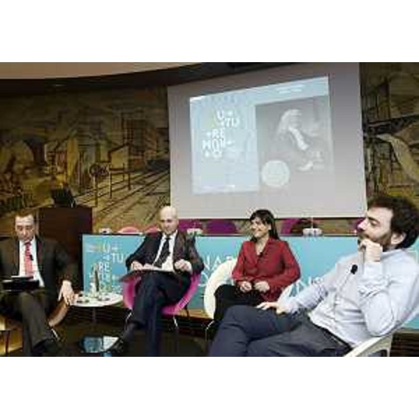Antonio Polito (Corriere Sera), Stefano Sacchi (Università La Statale Milano), Debora Serracchiani (Presidente Regione Friuli Venezia Giulia) ed Emanuele Ferragina (Sciences Po Paris e Università Oxford) alla tavola rotonda "Cosa si può fare per cambiare direzione nel nostro Paese? Soluzioni ortodosse ed eterodosse", nella seconda giornata del Future Forum della CCIAA - Udine 02/02/2016