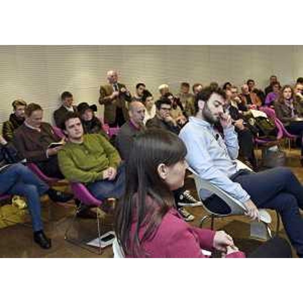 Debora Serracchiani (Presidente Regione Friuli Venezia Giulia) ed Emanuele Ferragina (Sciences Po Paris e Università Oxford) alla tavola rotonda "Cosa si può fare per cambiare direzione nel nostro Paese? Soluzioni ortodosse ed eterodosse", nella seconda giornata del Future Forum della CCIAA - Udine 02/02/2016