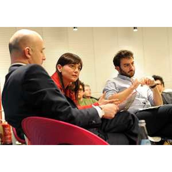 Stefano Sacchi (Università La Statale Milano), Debora Serracchiani (Presidente Regione Friuli Venezia Giulia) ed Emanuele Ferragina (Sciences Po Paris e Università Oxford) alla tavola rotonda "Cosa si può fare per cambiare direzione nel nostro Paese? Soluzioni ortodosse ed eterodosse", nella seconda giornata del Future Forum della CCIAA - Udine 02/02/2016 (Foto Petrussi / Petrussi Diego)