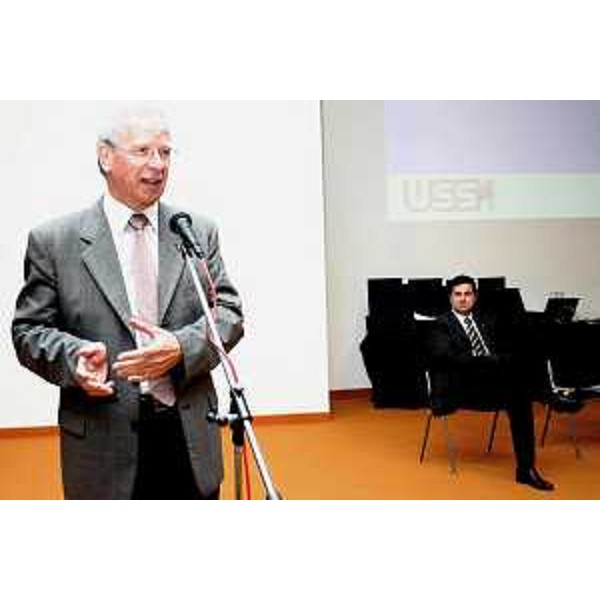 Emilio Felluga (Presidente Regionale del CONI) alla premiazione delle "Aquile dello sport" 2005 tenutasi a Grado (Grado, 15/06/06)