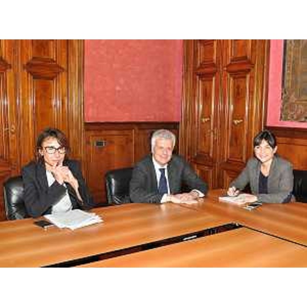 Gaia Checcucci (Direttore generale Salvaguardia Territorio e Acque / Ministero Ambiente), Gian Luca Galletti (Ministro Ambiente, Tutela Territorio e Mare) e Debora Serracchiani (Presidente Regione Friuli Venezia Giulia) all'incontro sul Sito inquinato d'Interesse Nazionale (SIN) della Laguna di Grado e Marano - Roma 03/02/2016