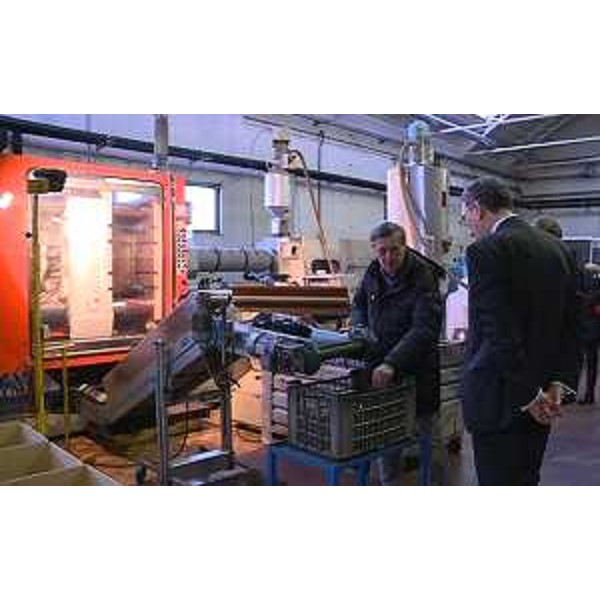 Sergio Bolzonello (Vicepresidente Regione FVG e assessore Attività produttive) visita la Fama S.p.A. accompagnato da Gustavo Bomben (Titolare) - San Vito al Tagliamento 04/02/2016