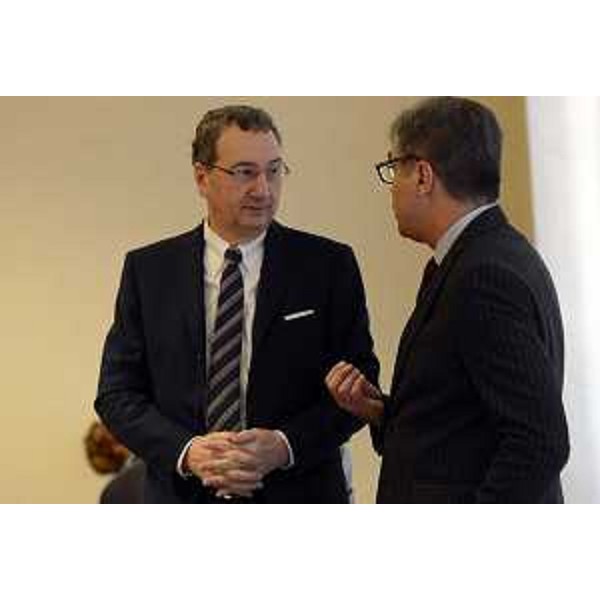 Sergio Bolzonello (Vicepresidente Regione FVG e assessore Attività produttive, Turismo e Cooperazione) e Francesco Peroni (Assessore regionale Finanze, Patrimonio, Coordinamento e Programmazione Politiche economiche e comunitarie) durante la riunione della Giunta regionale - Trieste 05/02/2016