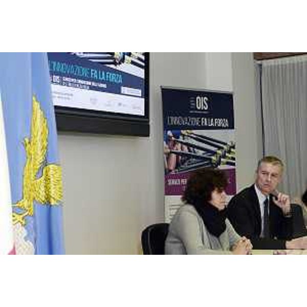 Loredana Panariti (Assessore regionale Lavoro, Formazione, Istruzione, Pari Opportunità, Politiche giovanili, Ricerca e Università) e Guido Nassimbeni (Presidente Friuli Innovazione) alla presentazione di "Open Innovation System (OIS) FVG", sistema unico e integrato per le aziende del FVG - Udine 09/02/2016