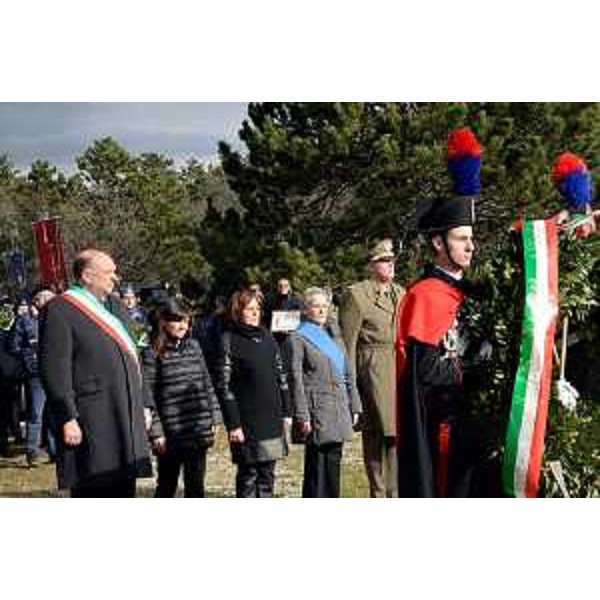 Roberto Cosolini (Sindaco Trieste), Debora Serracchiani (Presidente Regione Friuli Venezia Giulia), Annapaola Porzio (Prefetto Trieste), Maria Teresa Bassa Poropat (Presidente Provincia Trieste) e Alessandro Guarisco (Comandante regionale Esercito) alla cerimonia solenne per celebrare il Giorno del Ricordo - Monumento nazionale della Foiba di Basovizza (TS) 10/02/2016