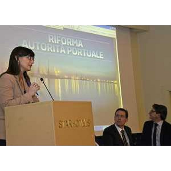 Debora Serracchiani (Presidente Regione Friuli Venezia Giulia) interviene all'incontro pubblico "La Riforma: porto e capo" all'Hotel Savoia - Trieste 12/02/2016