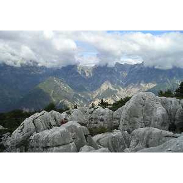 Il fenomeno del carsismo sul Monte I Cameroni, nei dintorni di Barcis (Pordenone). Foto: Archivio del Corpo forestale regionale - Marco Pradella