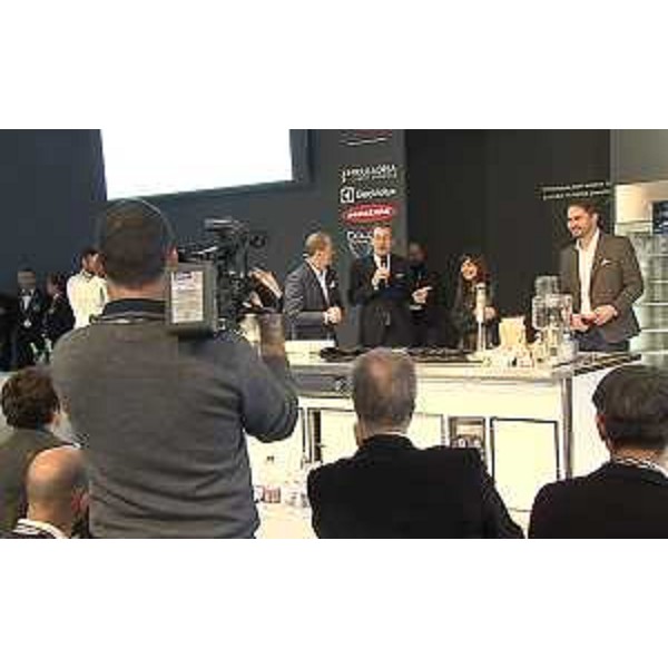 Fabrizio Nonis (Chef), Sergio Bolzonello (Vicepresidente Regione FVG e assessore Attività produttive, Turismo e Cooperazione), Debora Serracchiani (Presidente Regione Friuli Venezia Giulia) e Cristiano Shaurli (Assessore regionale Risorse agricole e forestali) all'inaugurazione di "Cucinare. Salone dell'Enogastronomia e delle Tecnologie per la Cucina" - Pordenone Fiere 13/02/2016