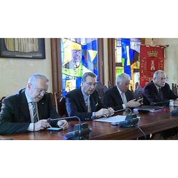 Alessandro Lovato (Presidente Grado Impianti Turistici / GIT), Sergio Bolzonello (Vicepresidente Regione FVG e assessore Attività produttive e Turismo), Claudio Kovatsch (Commissario Comune Grado), Marco Tullio Petrangelo (Direttore generale PromoTurismoFVG) alla presentazione del progetto del parcheggio multipiano che sorgerà nell'area compresa tra le attuali Terme, il Parco delle Rose e i campi del Tennis Club - Grado 15/02/2016