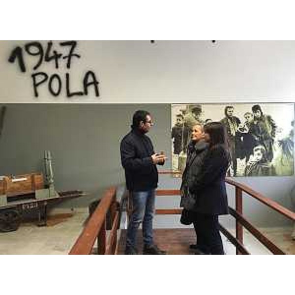 Massimiliano Lacota (Presidente Unione Istriani) accompagna Debora Serracchiani (Presidente Regione Friuli Venezia Giulia) e Maria Teresa Bassa Poropat (Presidente Provincia Trieste) nella visita al Museo Centro Raccolta Profughi (C.R.P.) - Padriciano (TS) 15/02/2016