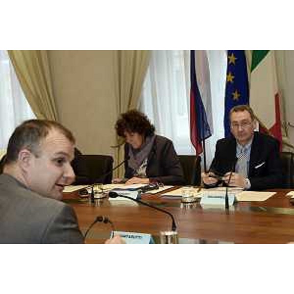 Aleš Cantarutti (Segretario di Stato Ministero Sviluppo economico e Tecnologia Slovenia), Loredana Panariti (Assessore Ricerca e Università Regione FVG) e Sergio Bolzonello (Vicepresidente Regione FVG e assessore Attività produttive, Turismo e Cooperazione) al primo incontro del Tavolo tecnico dedicato a "Economia, Ricerca e Innovazione" del Comitato congiunto FVG-Slovenia - Trieste 15/02/2016