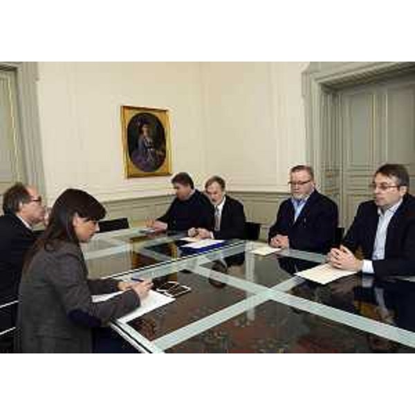 Gianni Torrenti (Assessore regionale Cultura), Debora Serracchiani (Presidente Regione Friuli Venezia Giulia), Ivo Corva (Responsabile Progetti europei SSO), Maurizio Tremul (Presidente Unione Italiana), Rudi Pavsic (Presidente Unione economico-culturale slovena / SKGZ) e Walter Bandelj (Presidente Confederazione organizzazioni slovene / SSO) - Trieste 19/02/2016