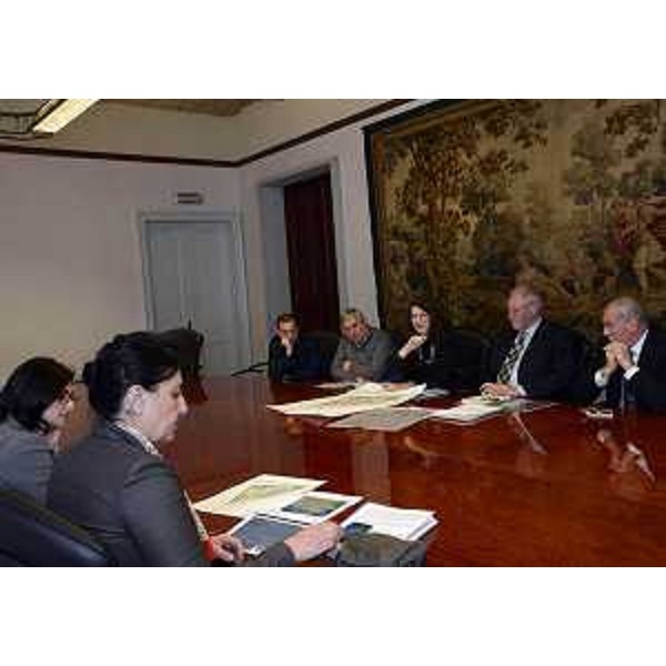 Gli assessori regionali Sara Vito (Ambiente ed Energia) e Mariagrazia Santoro (Infrastrutture e Territorio) all'incontro per il recupero dell'area dei "Laghetti di Dobbia" - Trieste 19/02/2016