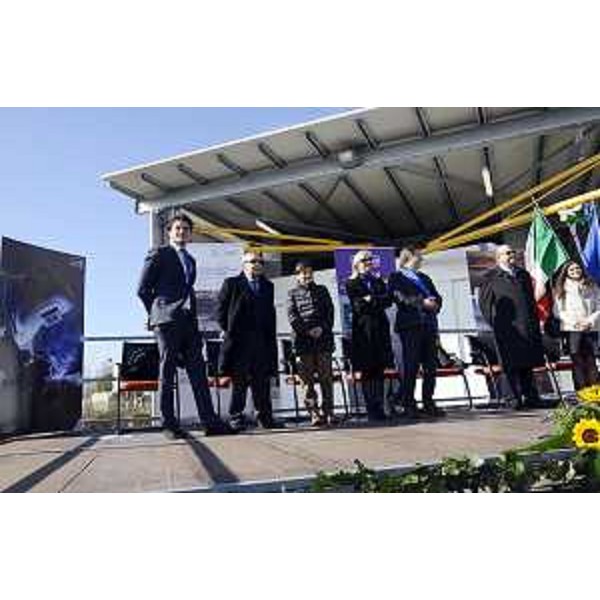 Domenico Gentile (Vicepresidente Consorzio Blue Line Group), Giuseppe Bono (Amministratore delegato Fincantieri), Debora Serracchiani (Presidente Regione Friuli Venezia Giulia), Silvia Altran (Sindaco Monfalcone), Enrico Gherghetta (Presidente Provincia Gorizia) ed Enzo Lorenzon (Presidente Consorzio sviluppo industriale Monfalcone) all'inaugurazione delle strutture del Progetto formativo MonBlock presso il Consorzio Blue Line Group - Monfalcone 20/02/2016