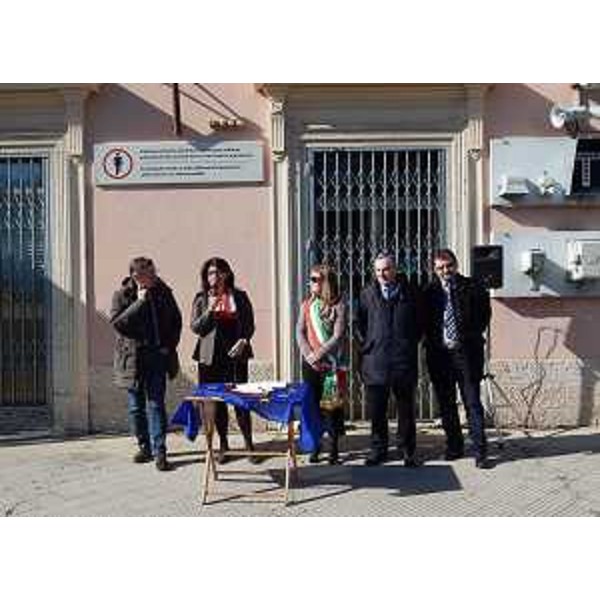 Renzo Liva (Consigliere regionale), Mariagrazia Santoro (Assessore regionale Infrastrutture e Territorio), Debora Del Basso (Sindaco Pinzano), Armando Zecchinon ed Enio Agnola (Consiglieri regionali) all'atto della sottoscrizione dell'accordo per la riattivazione della tratta ferroviaria Sacile-Gemona, tra gli amministratori dei comuni interessati - Stazione di Pinzano al Tagliamento 20/02/2016