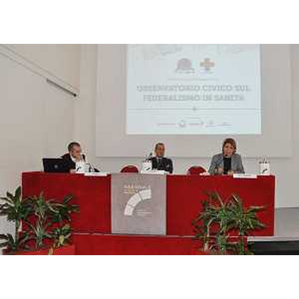 Tonino Aceti (Coordinatore nazionale Tribunale Diritti Malato Cittadinanzattiva), Fabio Tricoli (Caporedattore sede Roma Mediaset News) e Maria Sandra Telesca (Assessore regionale Salute, Integrazione socio-sanitaria, Politiche sociali e Famiglia) alla presentazione del Rapporto 2015 dell'Osservatorio civico sul Federalismo in Sanità, nella Sala Capranichetta - Roma 23/02/2016