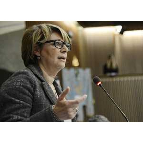 Maria Sandra Telesca (Assessore regionale Salute, Integrazione socio-sanitaria, Politiche sociali e Famiglia) nell'Aula del Consiglio regionale - Trieste 25/02/2016