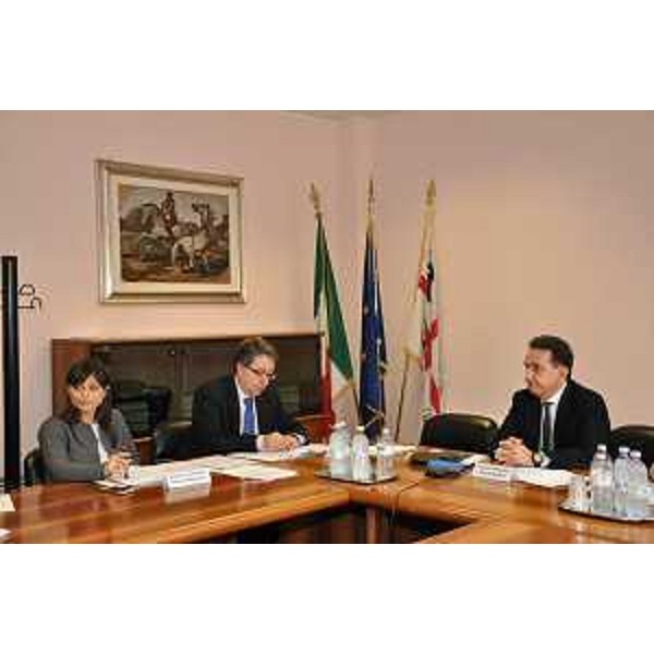 Debora Serracchiani (Presidente Regione Friuli Venezia Giulia), Augusto Viola (Segretario generale Consiglio regionale FVG) e Gianmario Demuro (Assessore Affari generali, Personale e Riforma Regione Sardegna) nella sede della Regione Sardegna - Roma 25/02/2016